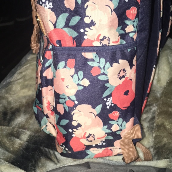 Backpack - Picture 5 of 6